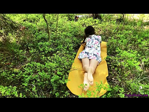 ❤️ Vreemdeling op Tinder masturbeer my poes en naai passievol in die bos ️ Fok video  by ons ❌