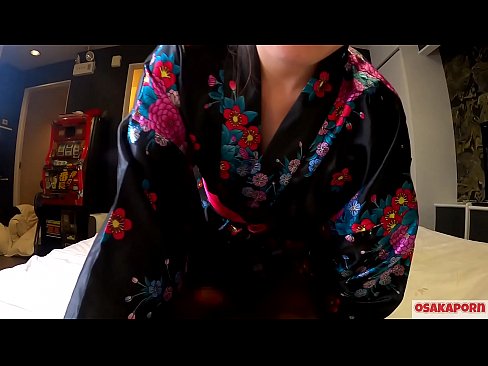 ❤️ Jong cosplay-meisie hou van seks tot orgasme met 'n spuit in 'n perdevrou en 'n blowjob. Asiatiese meisie met harige poes en pragtige tiete in tradisionele Japannese kostuum in amateurvideo wat masturbasie met fokspeelgoed wys. Sakura 3 OSAKAPORN. ️ Fok video  by ons ❌